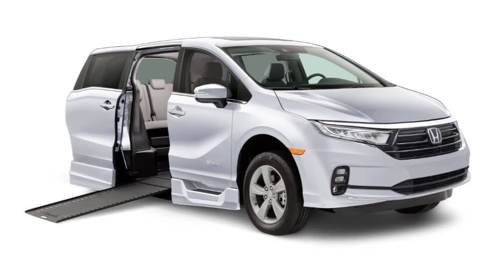 2023 Honda Odyssey with BraunAbility side entry conversion