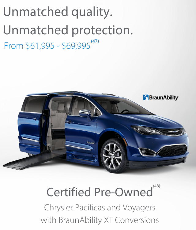 Vehículo Chrysler azul con rampa lateral abierta. Texto: Calidad inigualable. Protección inigualable. Desde $61,995 hasta $69,995. Abajo: Chrysler Pacifica y Voyager usadas certificadas con conversiones BraunAbility XT.