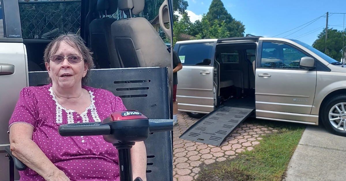 La madre de Tammy Hunt posa junto a la nueva camioneta accesible de la familia.